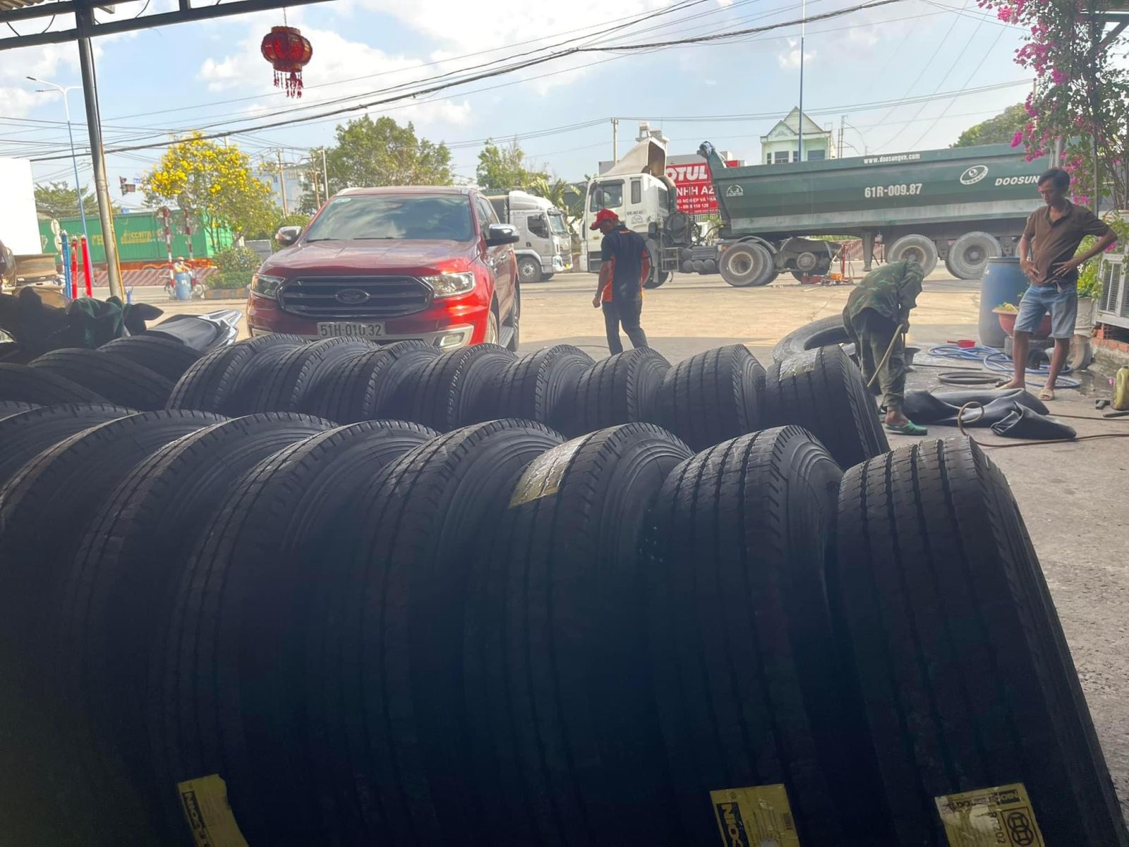 CÁCH PHÒNG TRÁNH NỔ LỐP XE GIỮA ĐƯỜNG LÀ GÌ?